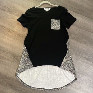High/low, short sleeve, black shirt with snakeskin print